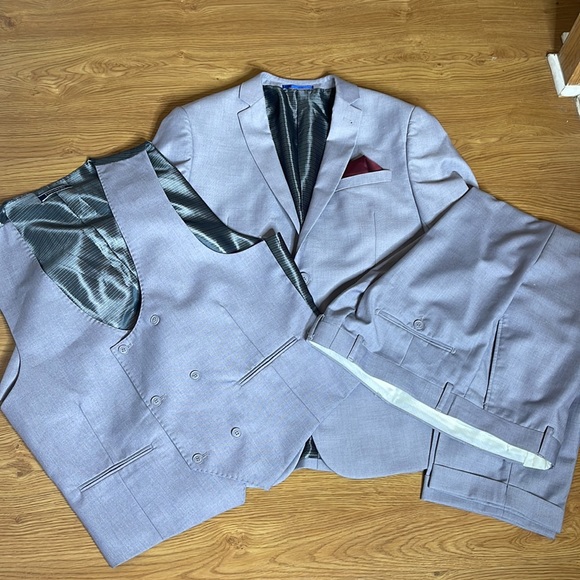 Suits & Blazers Portabella New York Light Gray Three Piece Suit